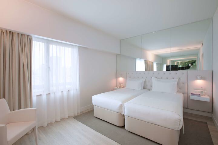 Room 7 of 73