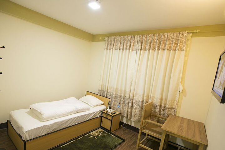 Room 9 of 34