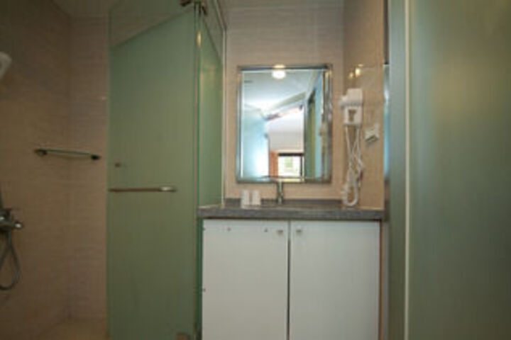 Room 2 of 47