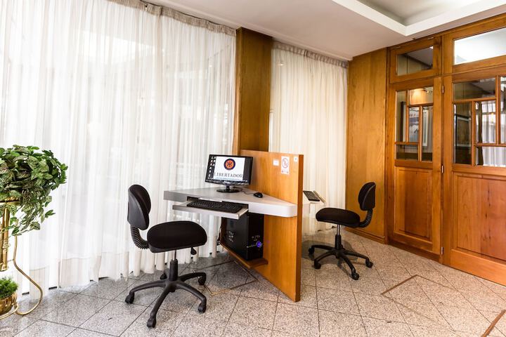 Business Center 38 of 46