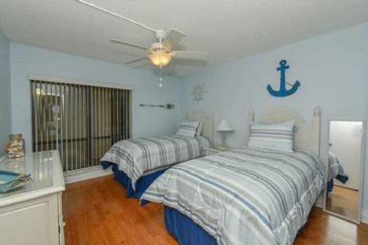 Room 34 of 76