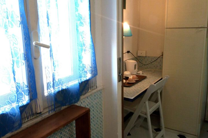 Room 2 of 28