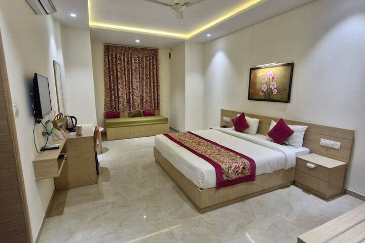 Room 6 of 31