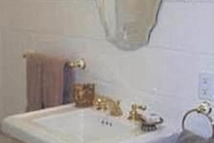 Bathroom sink