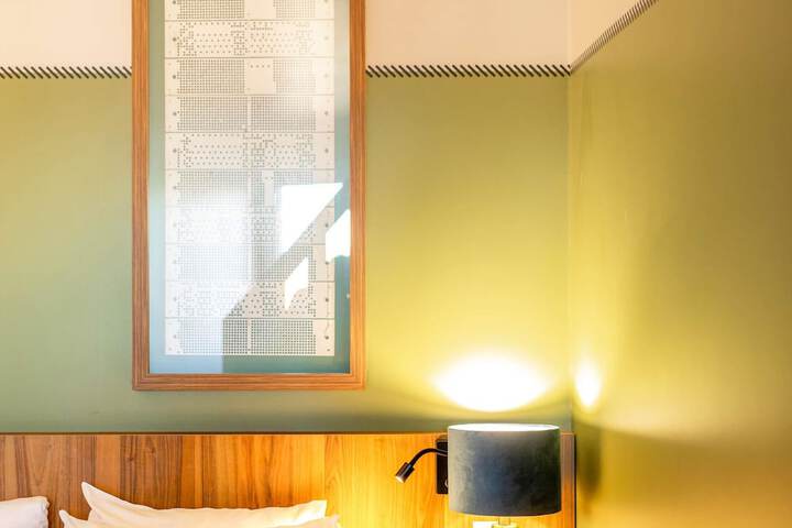 Room 3 of 31