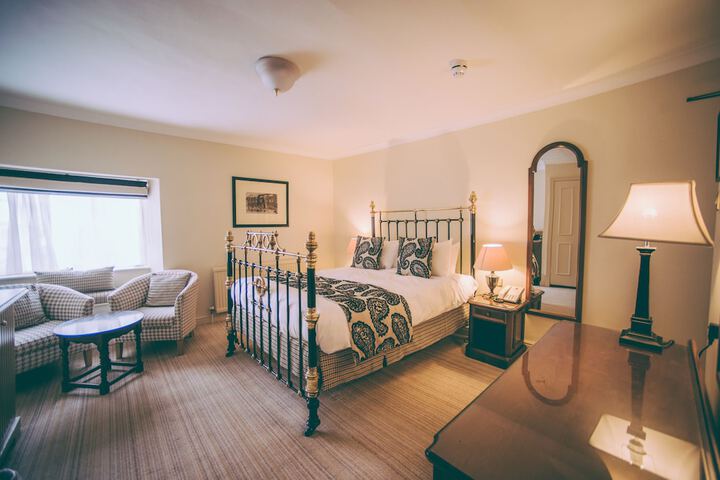 Room 16 of 118