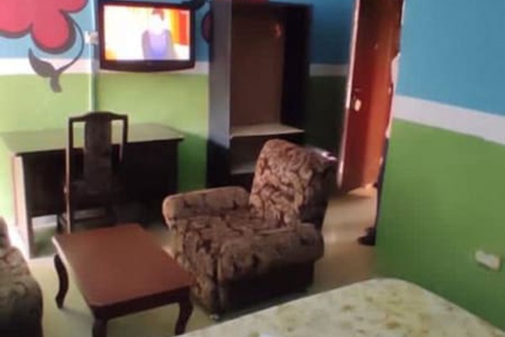 Room 5 of 11