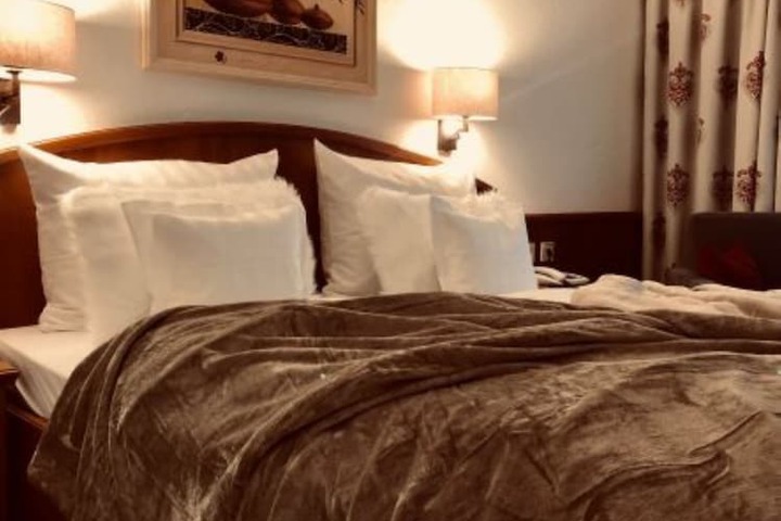 Room 18 of 193