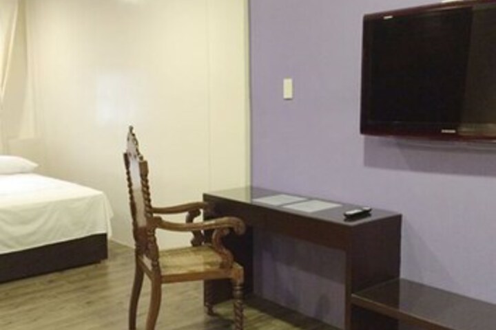 Room 5 of 14