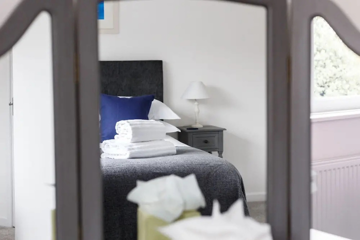 Room 4 of 20