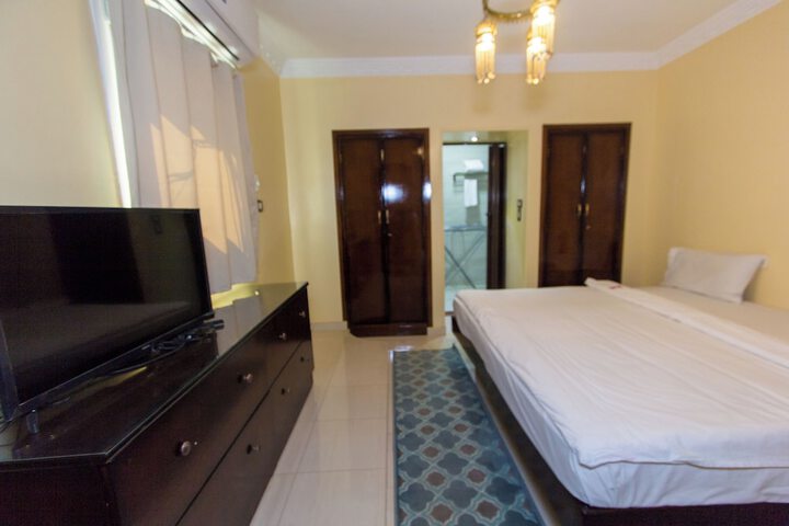 Room 27 of 65