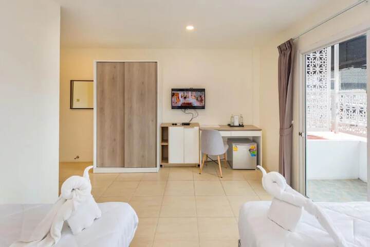 Room 8 of 37