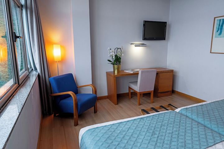 Room 16 of 83