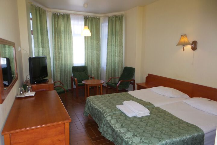 Room 12 of 39