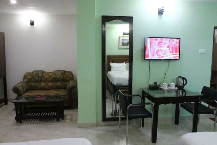 Room 11 of 37