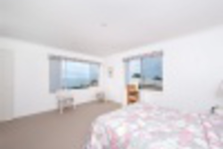 Room 28 of 216