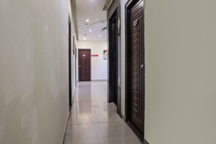 Ballroom/Hall 10 of 27