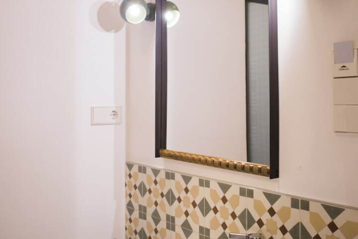 Room 28 of 61