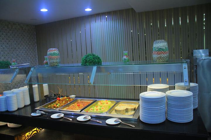Dining 27 of 42