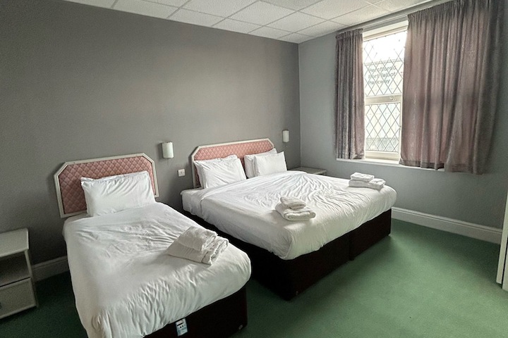Room 3 of 32