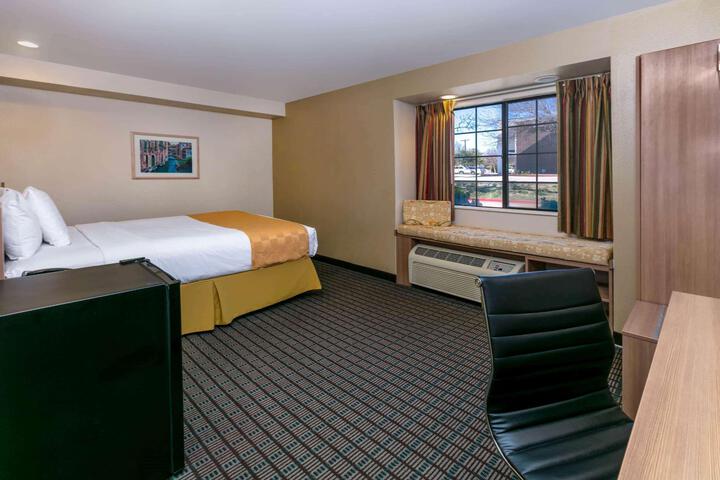 1 Queen Bed Room (8 of 11)
