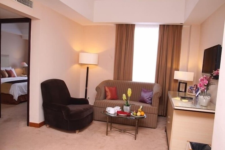 Room 10 of 35