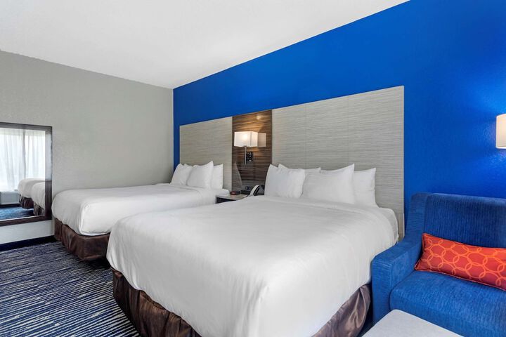 Quadruple Queen Bed (5 of 5)