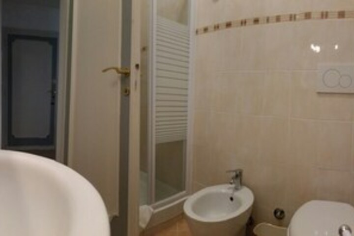 Room 10 of 157