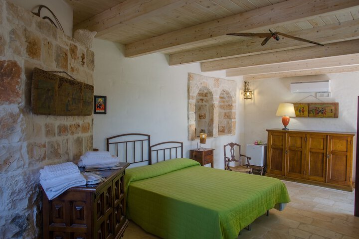 Room 4 of 49