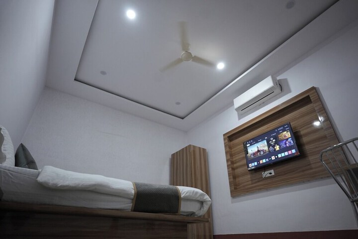 Room 8 of 20