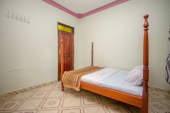 Room 5 of 33