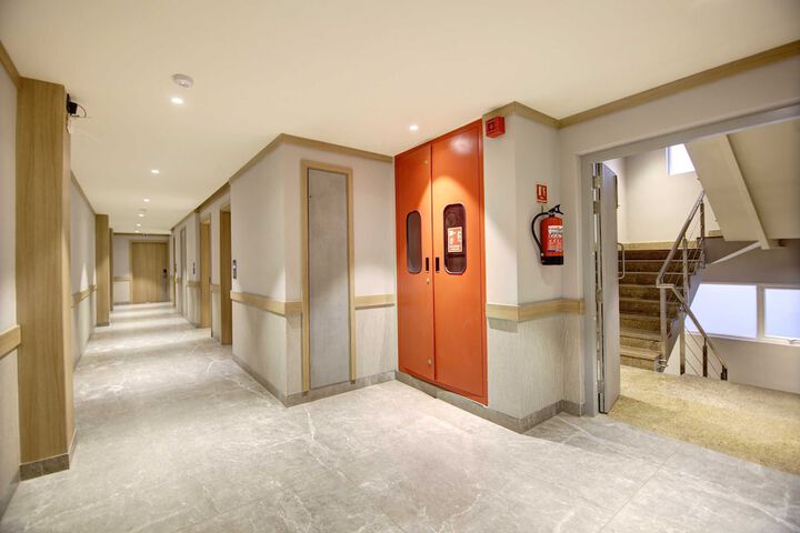 Ballroom/Hall 78 of 88