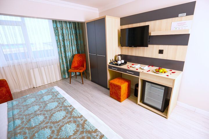 Room 12 of 33