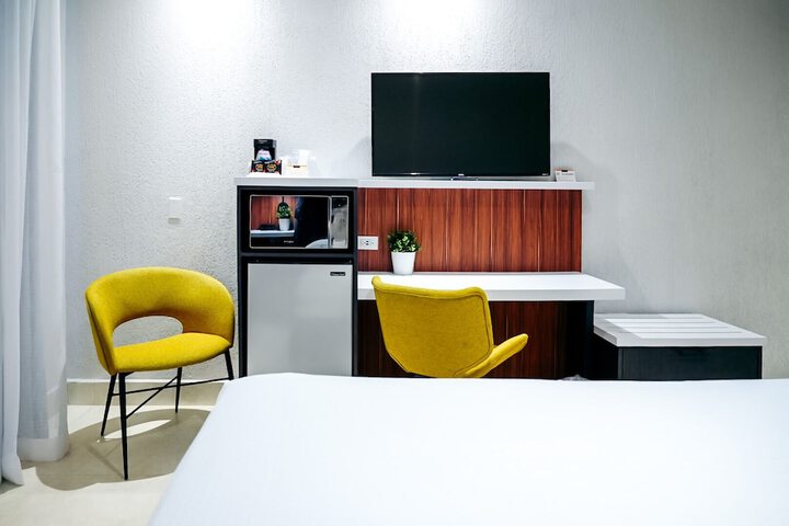 Room 10 of 38