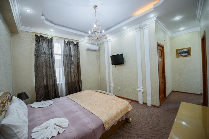 Room 11 of 23