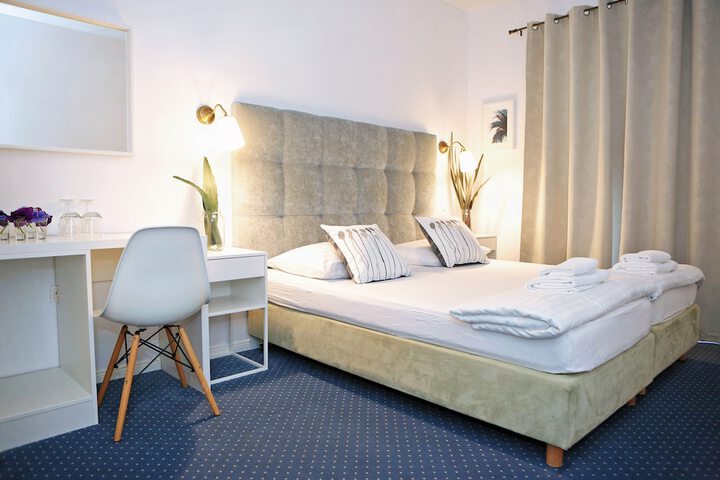Room 14 of 104
