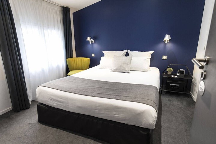 Room 6 of 15