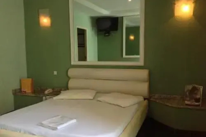 Room 3 of 9
