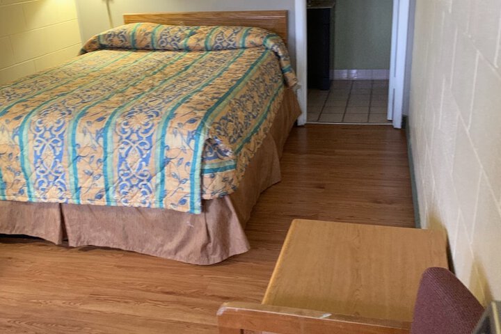 Room 25 of 38