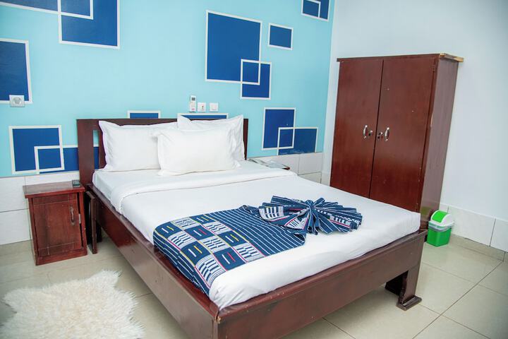 Room 6 of 110