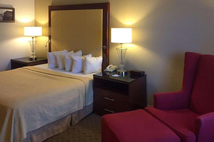 1 King Bed (9 of 9)