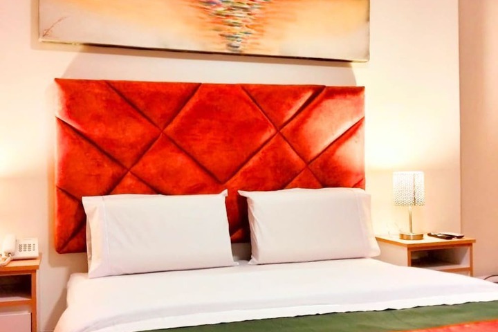 Room 56 of 284
