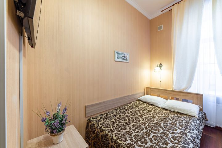 Room 53 of 176