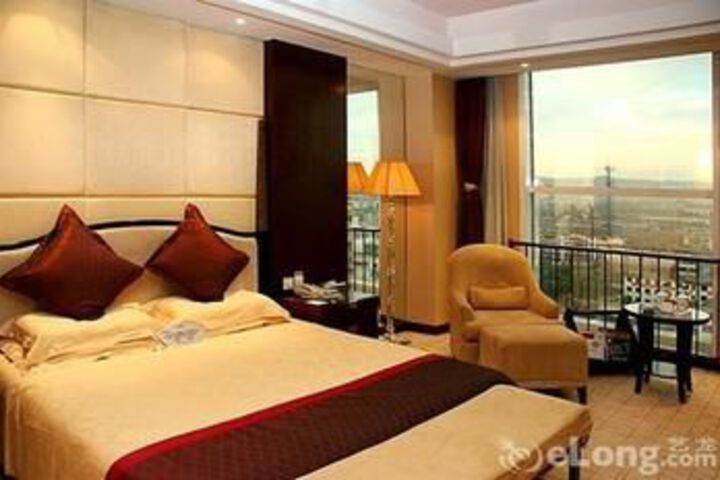 Room 28 of 134