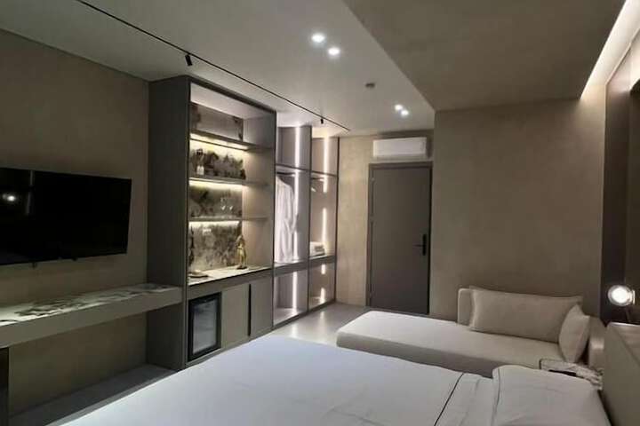 Room 98 of 201