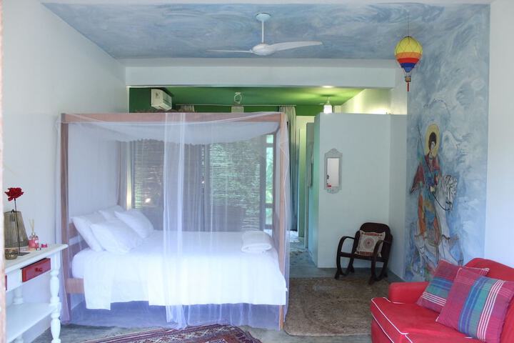Room 8 of 83