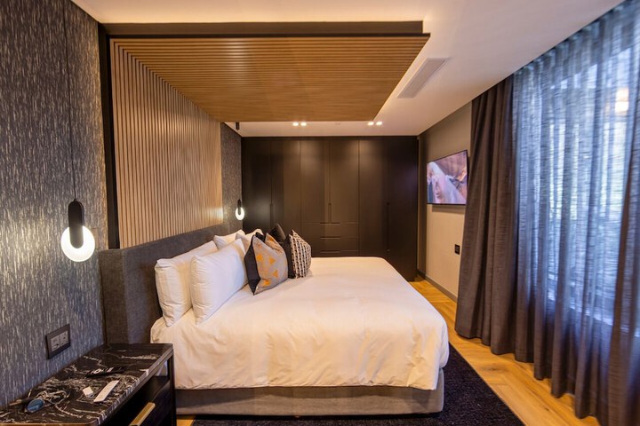 Room 47 of 143
