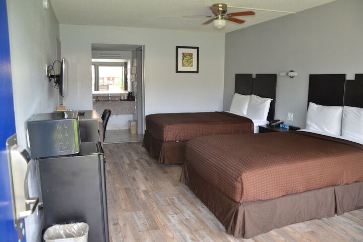 2 Double Beds (13 of 23)