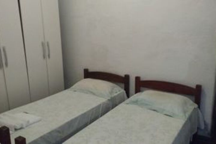 Room 10 of 26