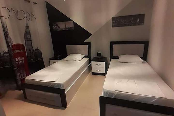 Room 3 of 120